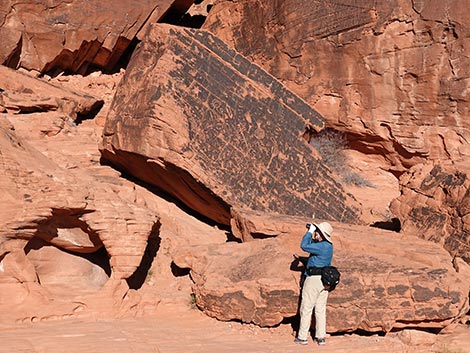 atlatl rock petroglyph